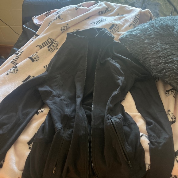Lululemon jacket - Picture 1 of 3
